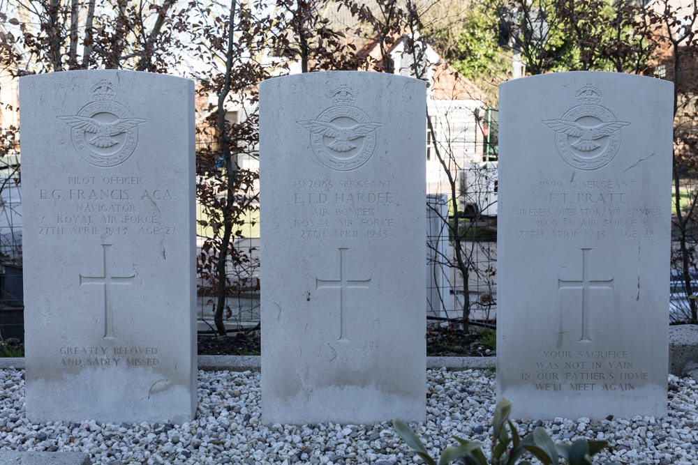 Commonwealth War Graves Protestant Churchyard Poederoijen #4