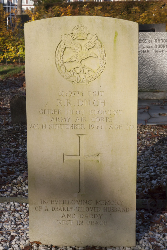 Commonwealth War Graves General Cemetery Wijk bij Duurstede #4