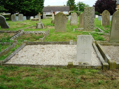 Commonwealth War Graves St Andrew Churchyard #1