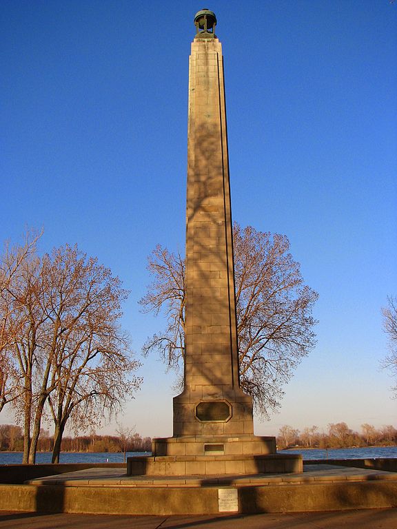 Monument Commodore Perry