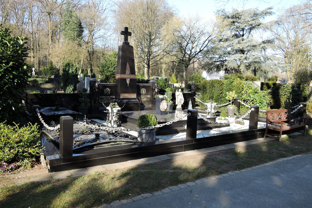 Memorial Grave Süchtlen #1