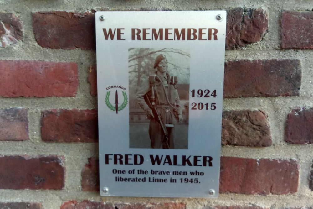 Memorials 1e Commando Brigade Roman Catholic Churchyard Linne #2