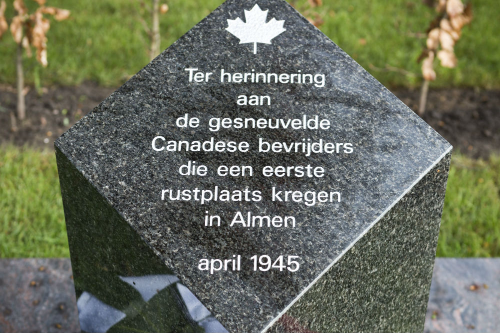 Monument Gesneuvelde Canadezen Almen #2