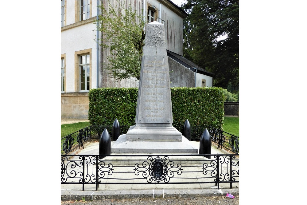 War Memorial Chassepierre #1