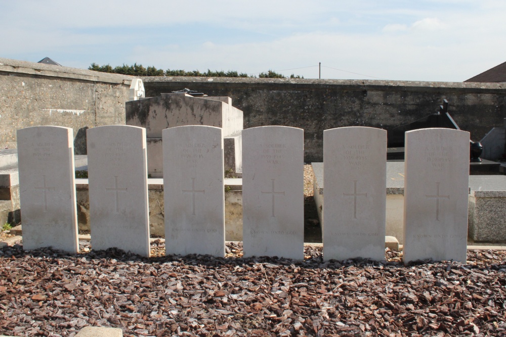 Commonwealth War Graves Ambleteuse #3