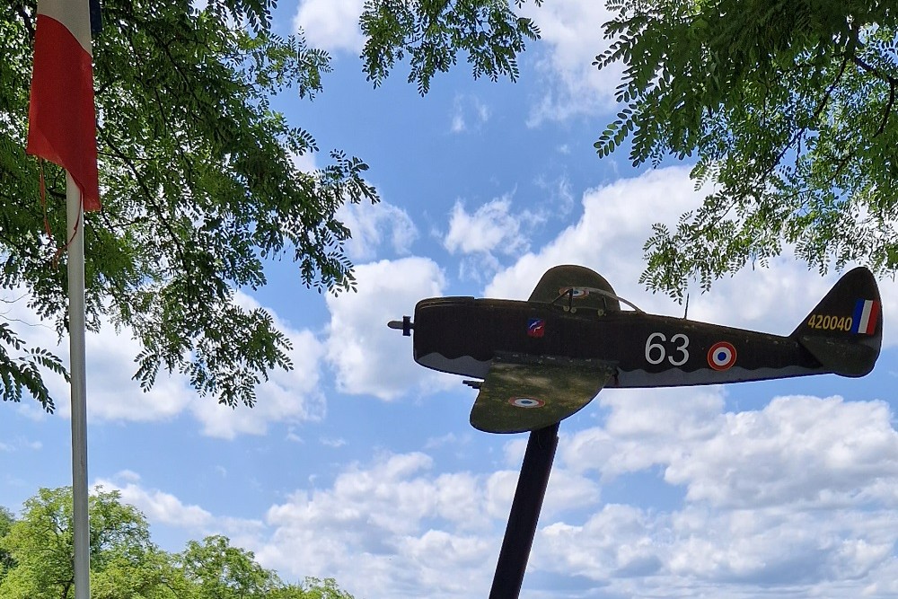 Crashsite P-47 Thunderbolt s/nr 44-20040