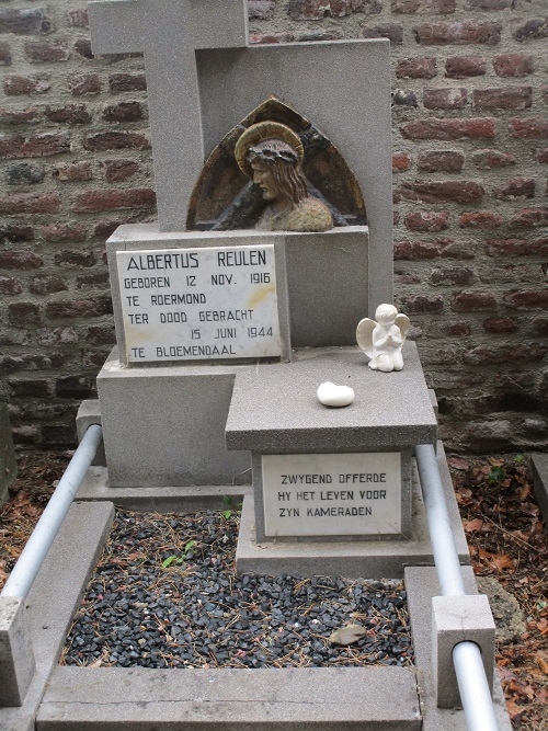 Nederlandse Oorlogsgraven Rooms Katholieke Begraafplaats Kapel in 't Zand Roermond #2