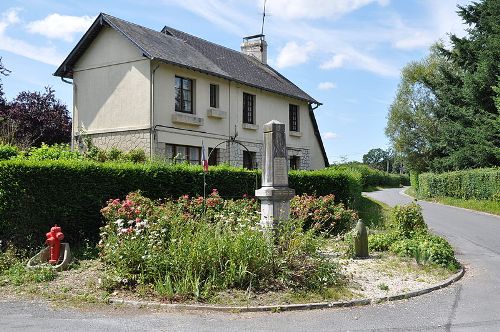 Oorlogsmonument Auquainville #1