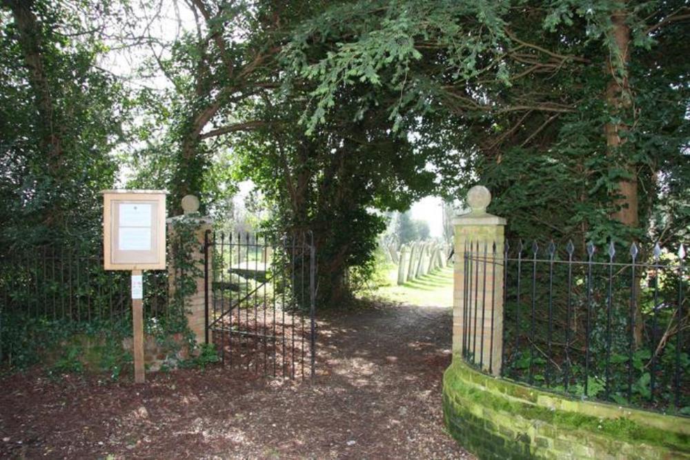 Commonwealth War Graves Pulham Market Cemetery
