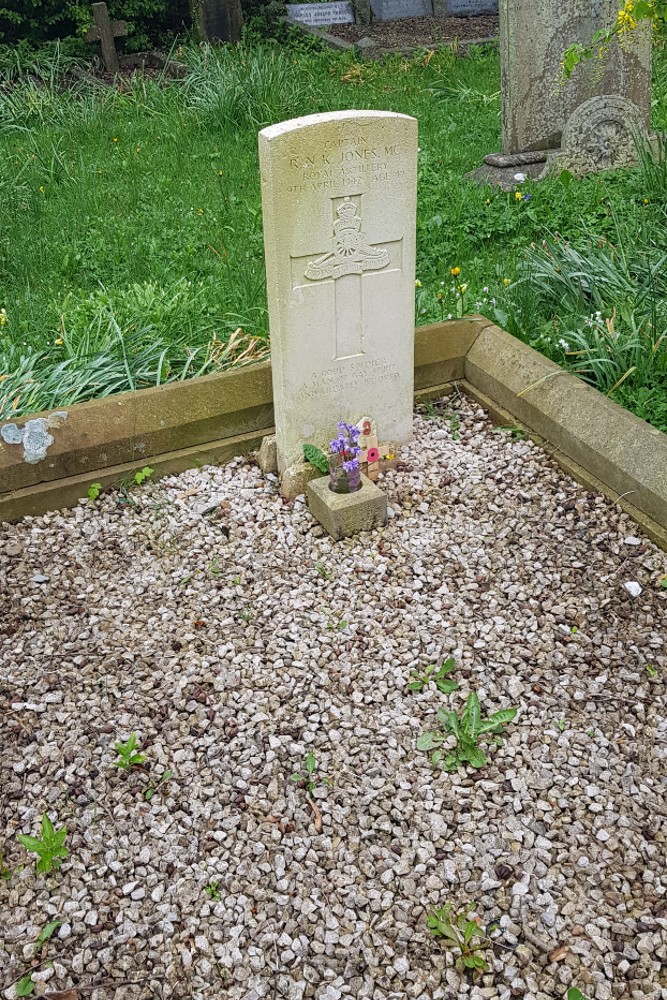 Commonwealth War Grave St. John the Divine Churchyard #1