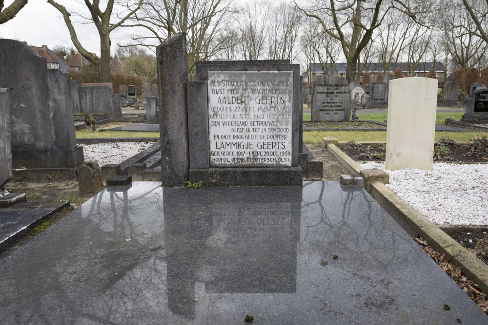 Dutch War Grave Municipal Cemetery Den Nul #2