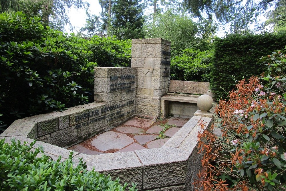 Dutch War Grave Valkenheide #1