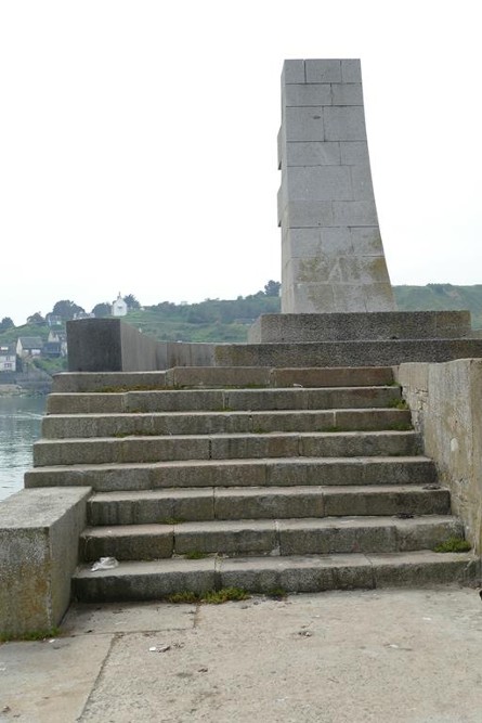 Liberation Memorial Port-en-Bessin #2