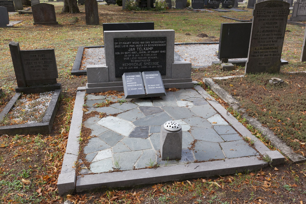 Dutch War Grave Municipal Cemetery Ruurlo #1