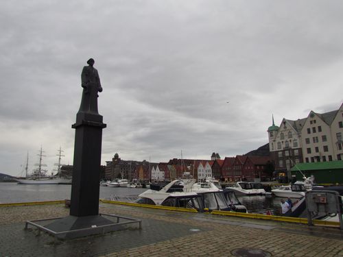 Monument Shetlands-Larsen Bergen #1