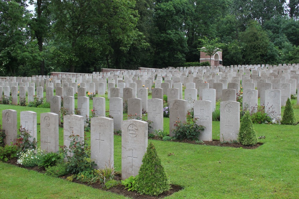 Commonwealth War Cemetery Hermies Hill #3
