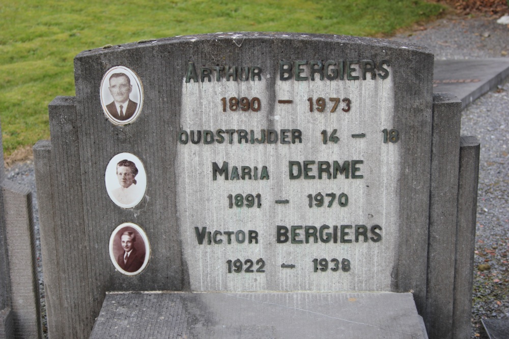 Belgian Graves Veterans Tombeek #2