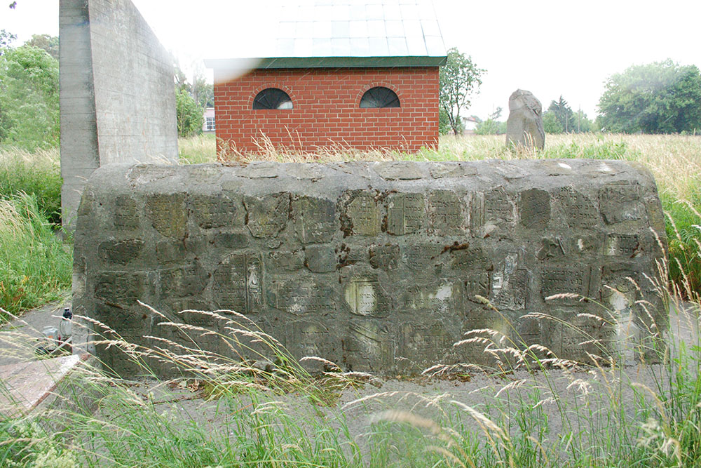 Monument Joodse Begraafplaats Sochaczew #2