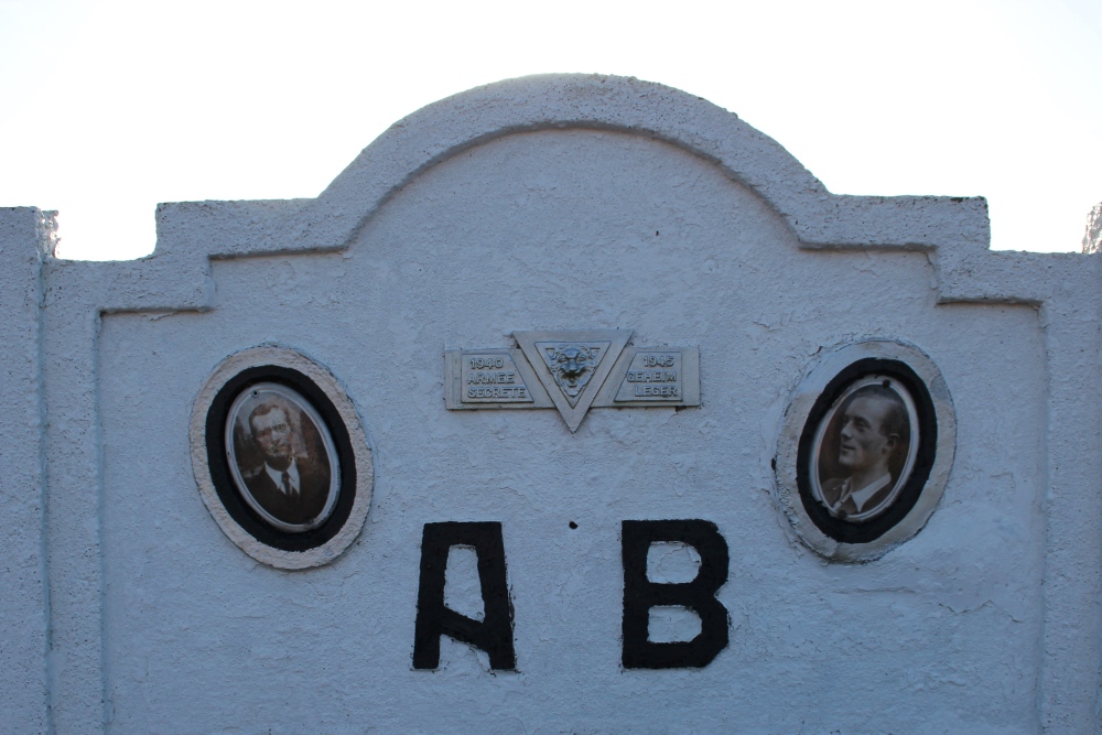 Monument Gesneuvelde Verzetsstrijders Waasmunster #3