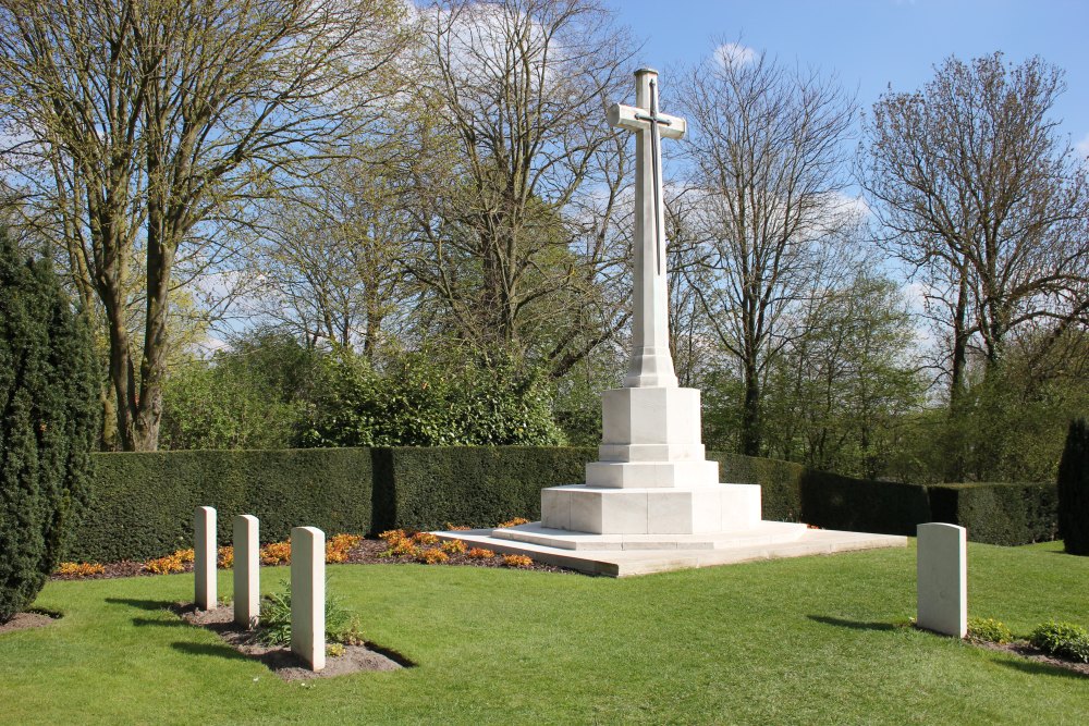Commonwealth War Cemetery Ramparts (Lille Gate) #4