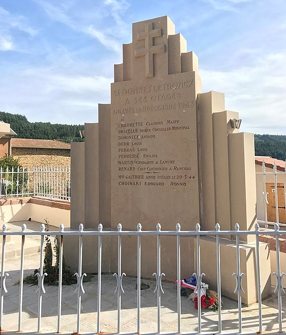 Oorlogsmonument Saint-Bonnet-le-Troncy #2