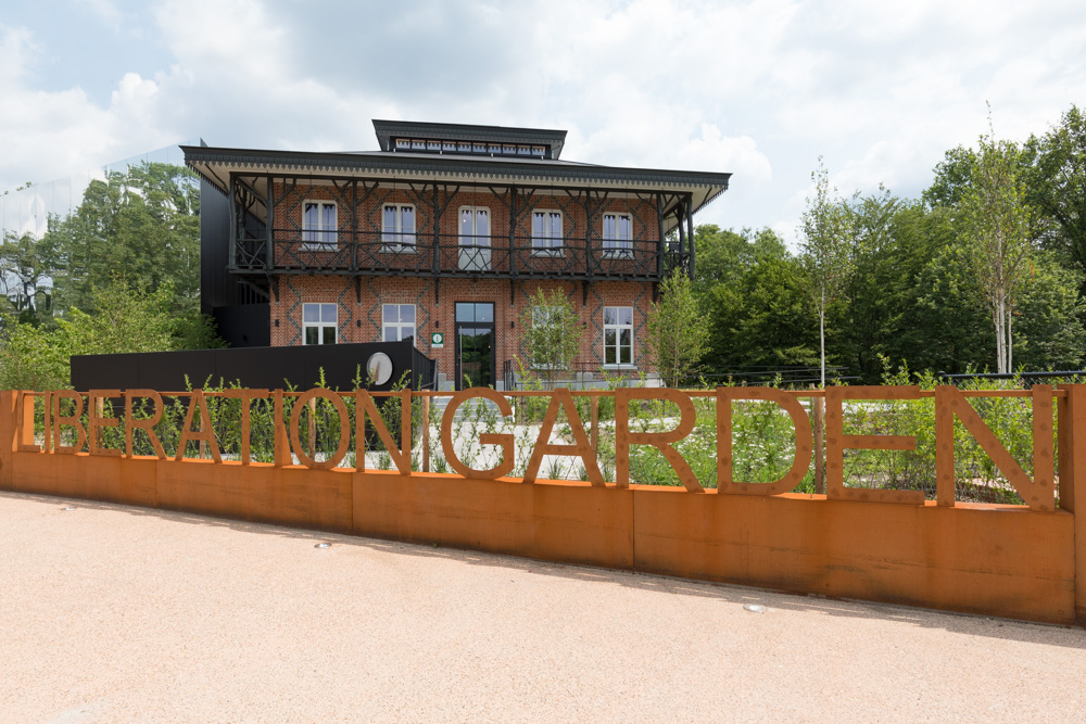 Laatste getuigen van de Bevrijding in 1944 delen herinneringen met museum Liberation Garden in Leopo