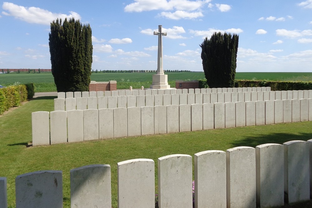 Commonwealth War Cemetery Cantimpre #1