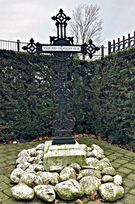 War Memorial Roman Catholic Cemetery Almelo #2