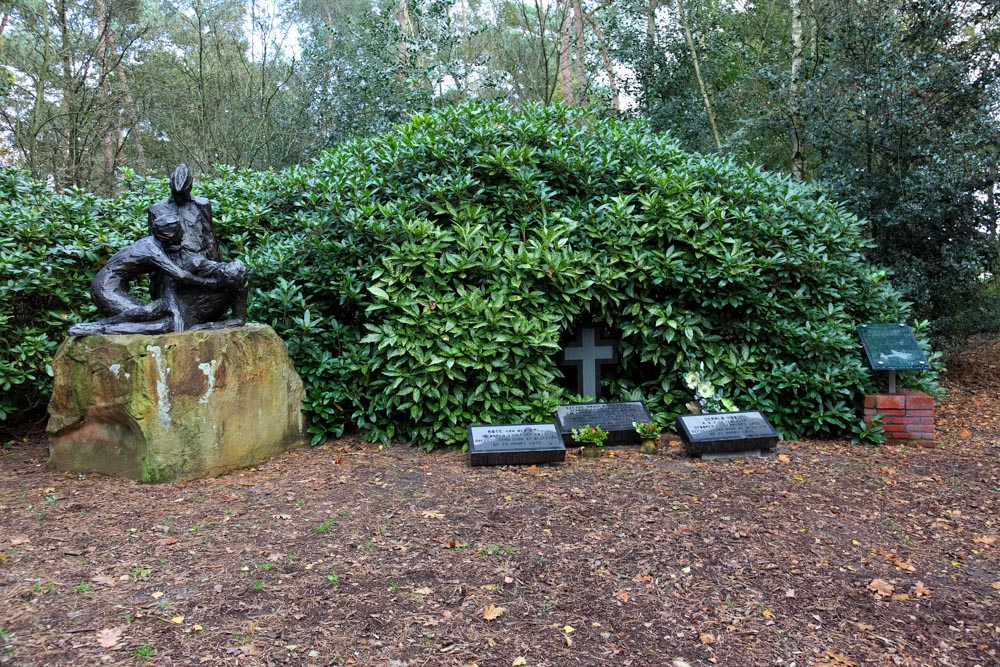 Resistance Memorial Zenderen