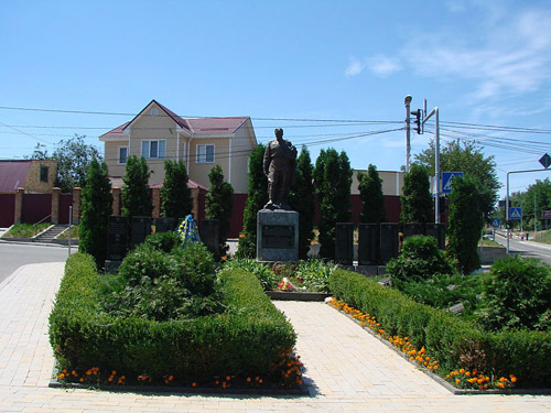 Mass Grave Russian Soldiers & War Memorial