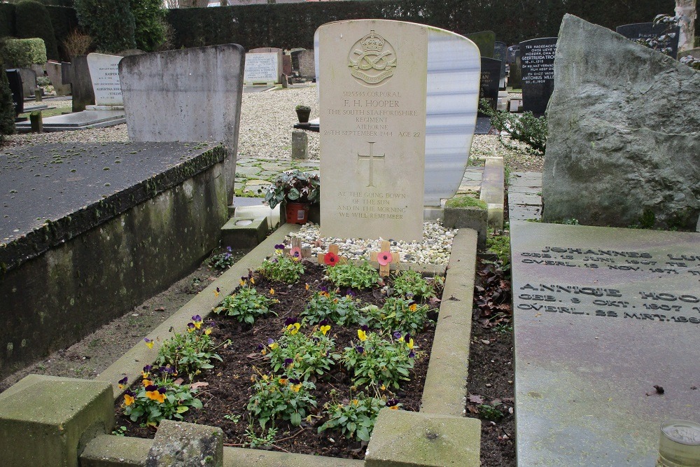 Commonwealth War Grave General Cemetery Vreeswijk #2