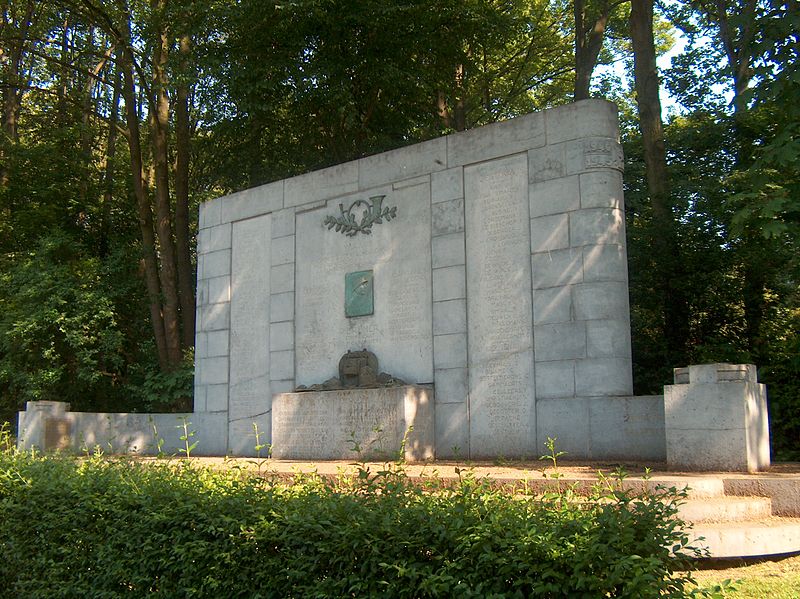 Monument Colonel Ren Bremer #1