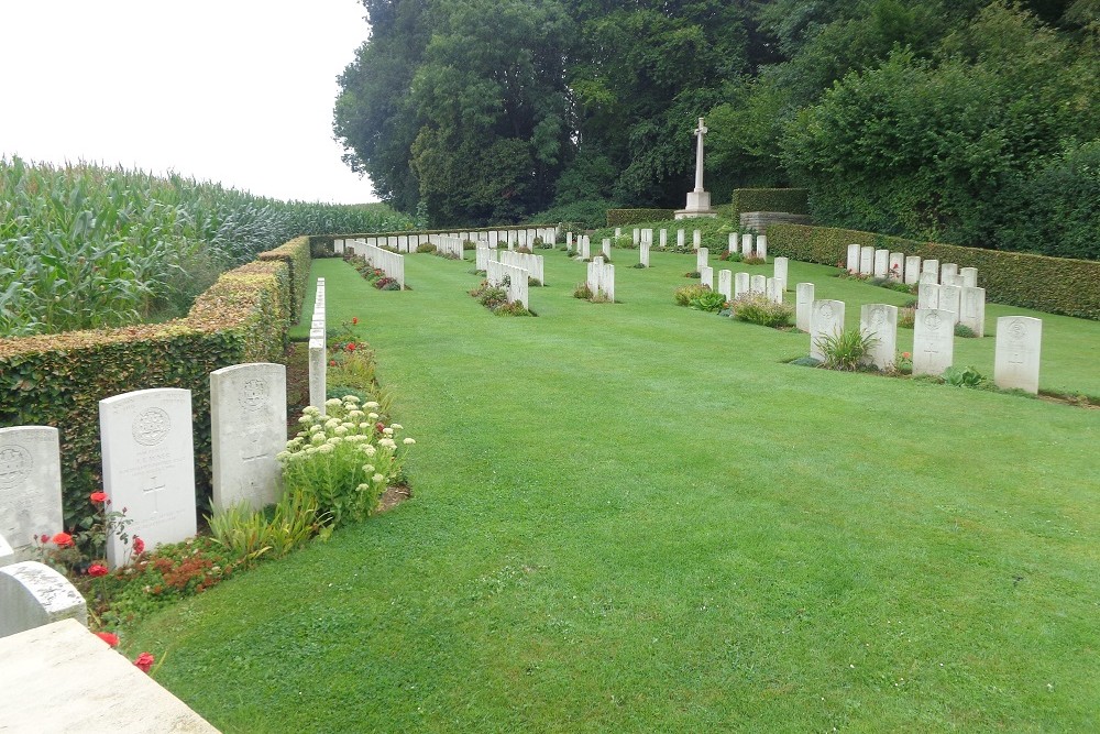 Commonwealth War Graves Bazentin-le-Petit Extension