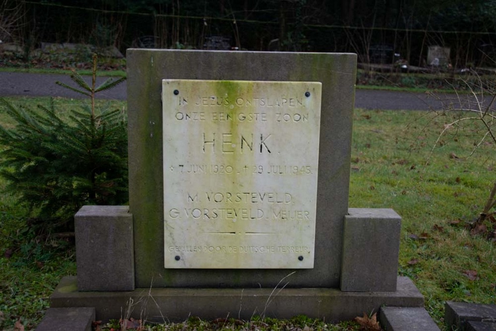 Dutch War Graves Municipal Cemetery Emmen #4