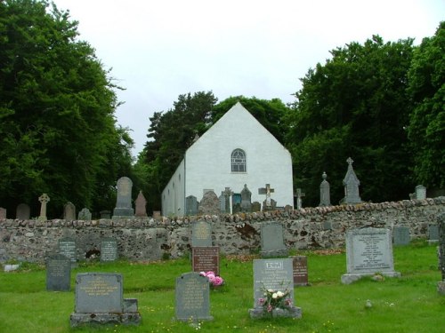 Commonwealth War Graves Alvie Parish Churchyard