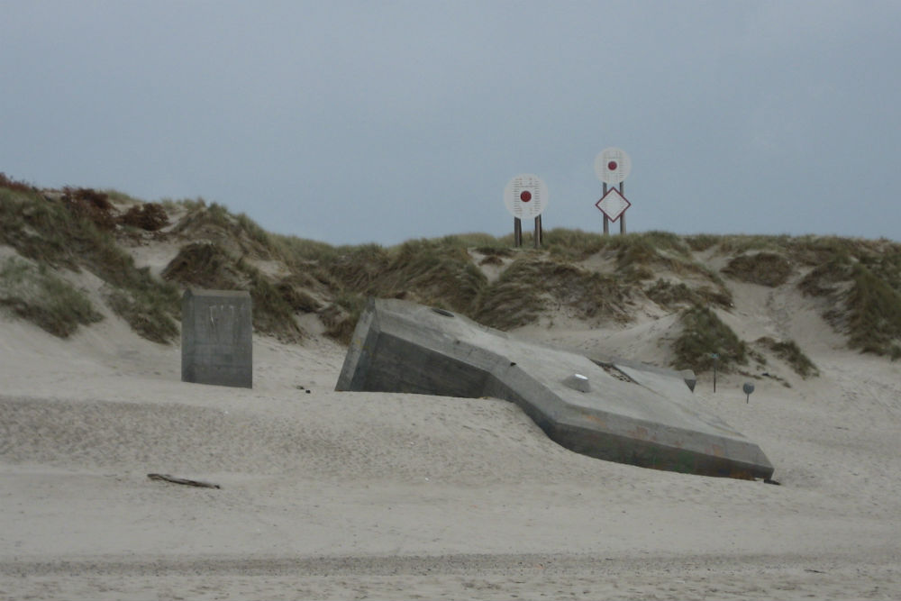 R621 Bunker Haurvig Beach #1