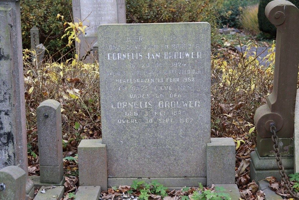 Dutch War Graves Municipal Cemetery Winkel #4