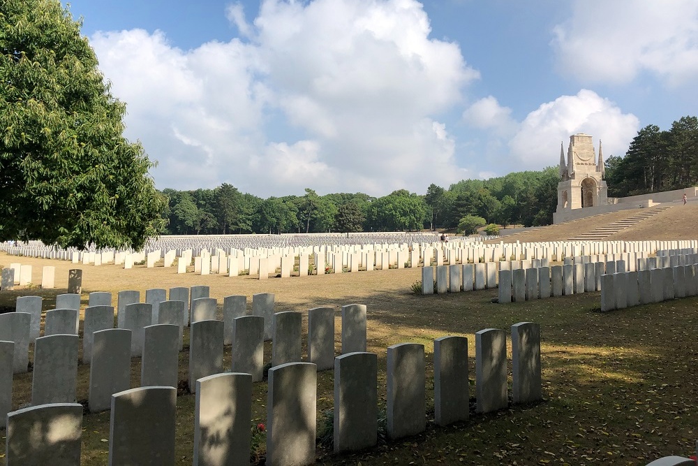 Commonwealth War Cemetery taples #4