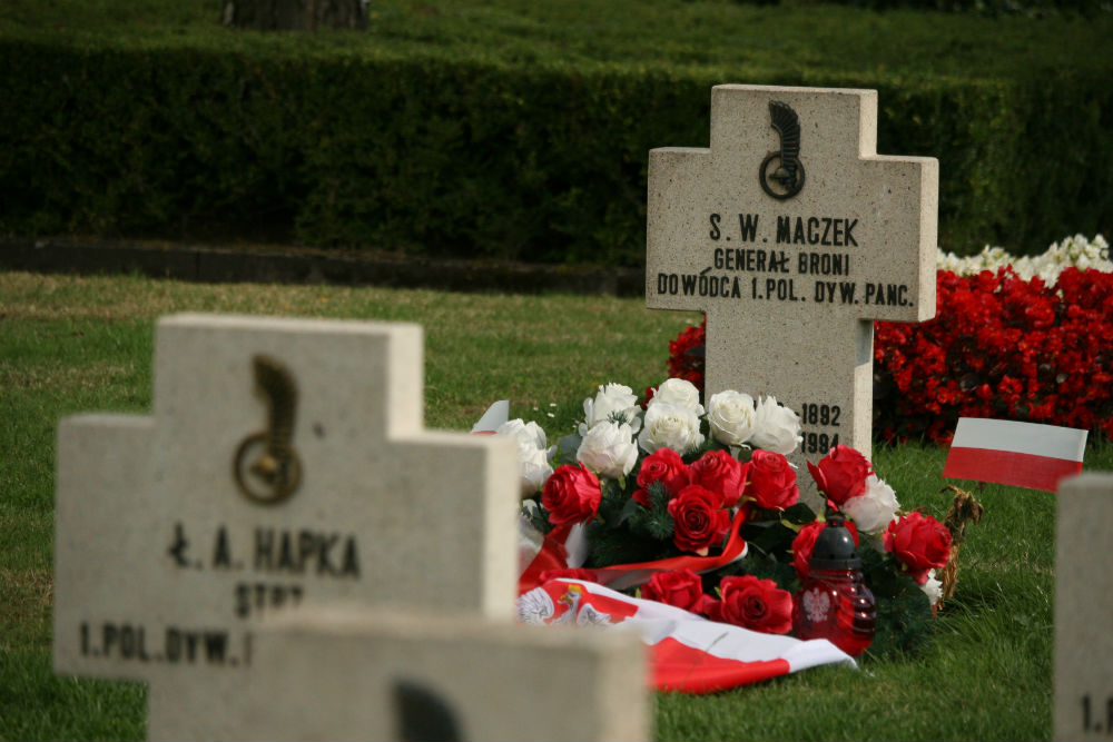 Monument op Poolse Oorlogsbegraafplaats #2