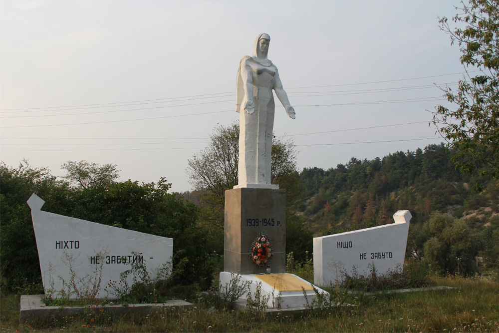 Oorlogsmonument Verhniakivtsi #1