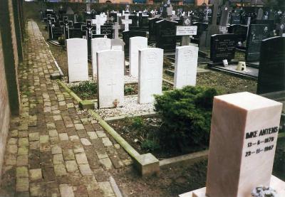 Oorlogsgraven van het Gemenebest Rooms Katholieke Begraafplaats Baarle-Nassau #1