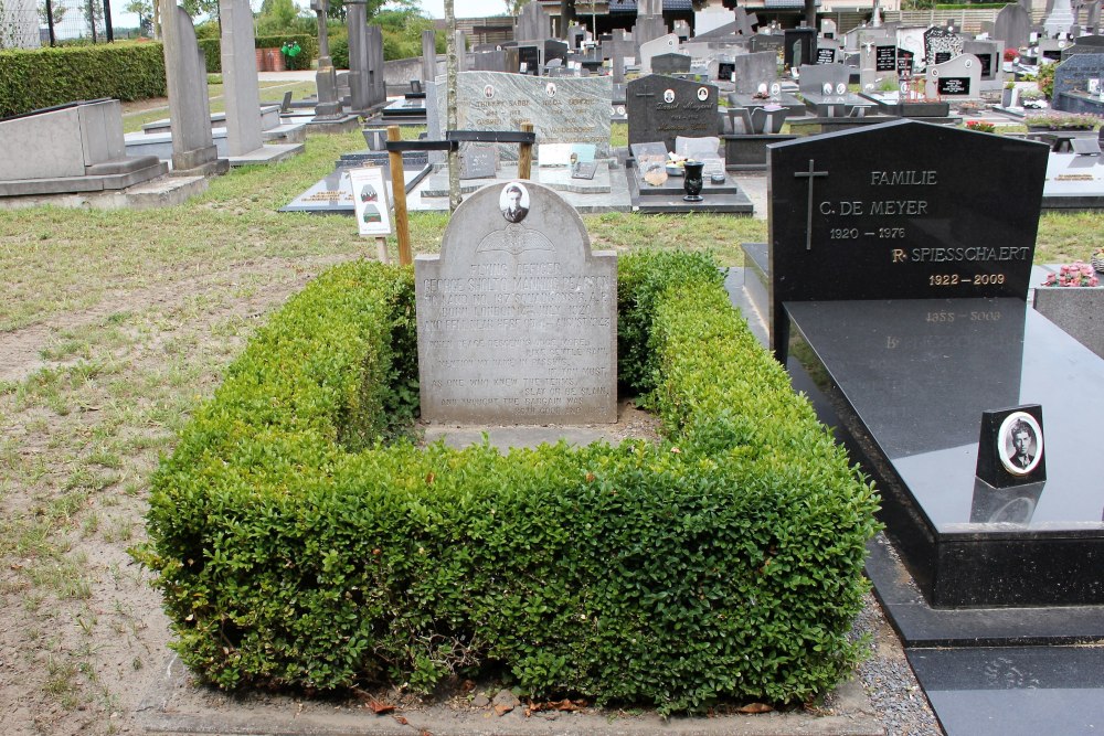 Commonwealth War Grave Aarsele #2