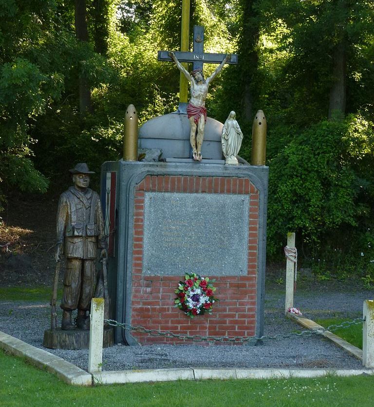 Oorlogsmonument Square du Souvenir Saint-Amand-les-Eaux #2