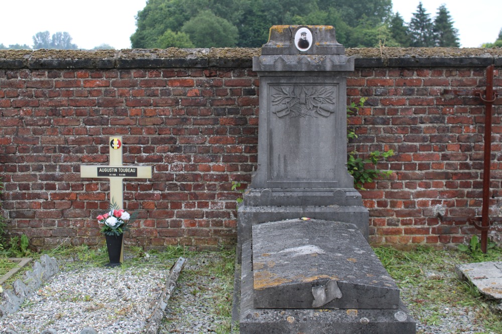 Belgische Oorlogsgraven Pommeroeul	