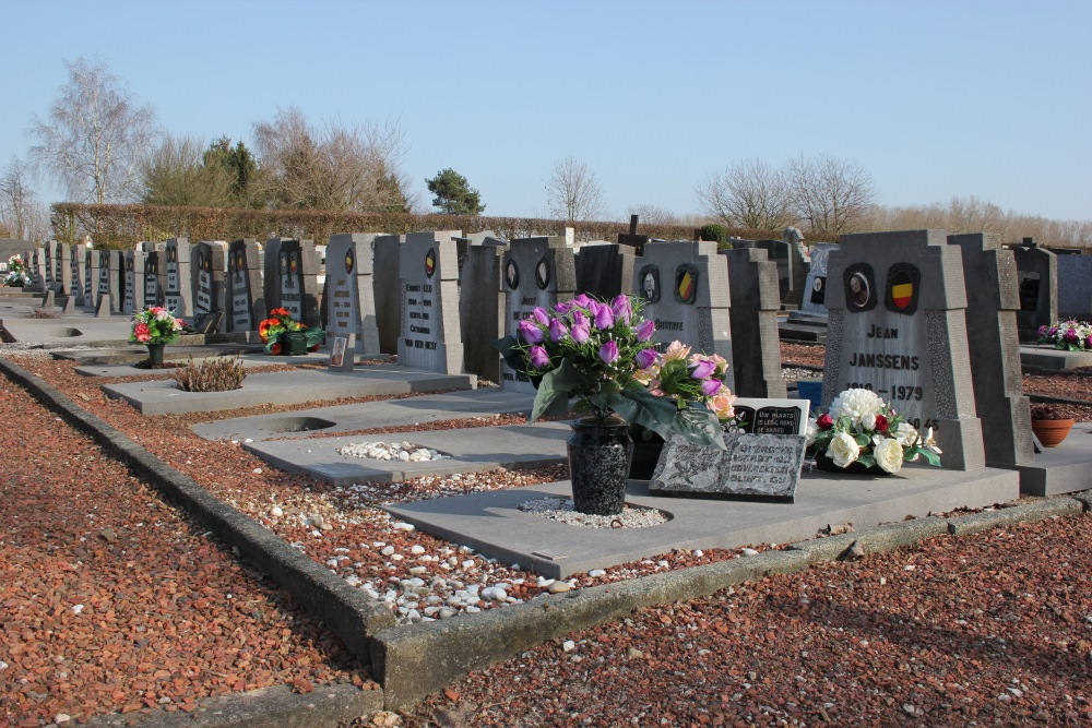 Belgian Graves Veterans Sint-Martens-Lennik