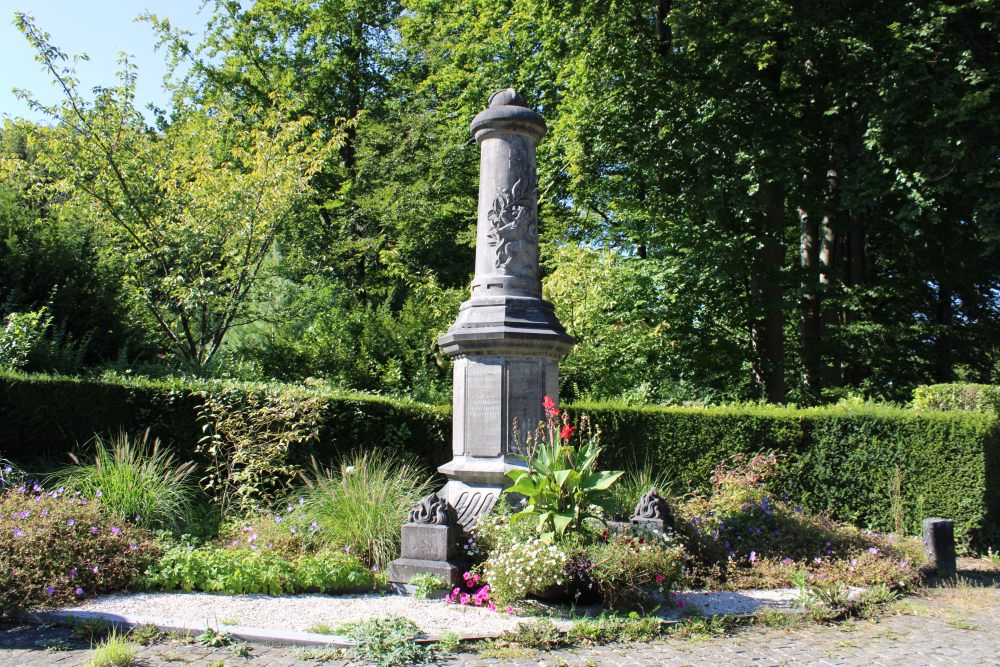 Oorlogsmonument Chercq #1