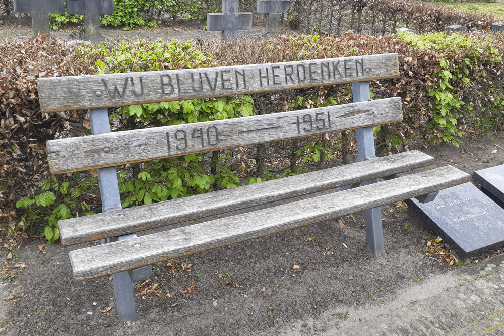 Oorlogsmonument Rooms Katholieke Begraafplaats Bladel