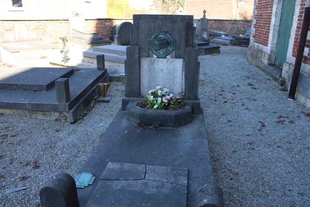 Belgische Graven Oudstrijders Incourt Kerkhof #2
