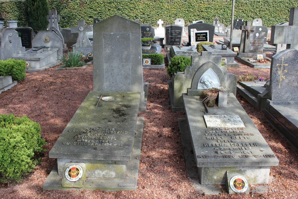 Belgian Graves Veterans Lanklaar Old Cemetery #3