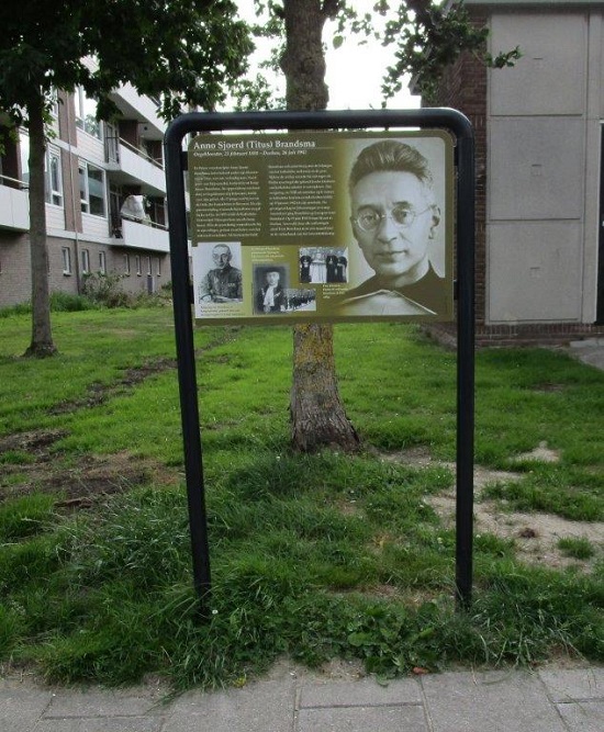 Information Panel Resistance Titus Brandsma #2